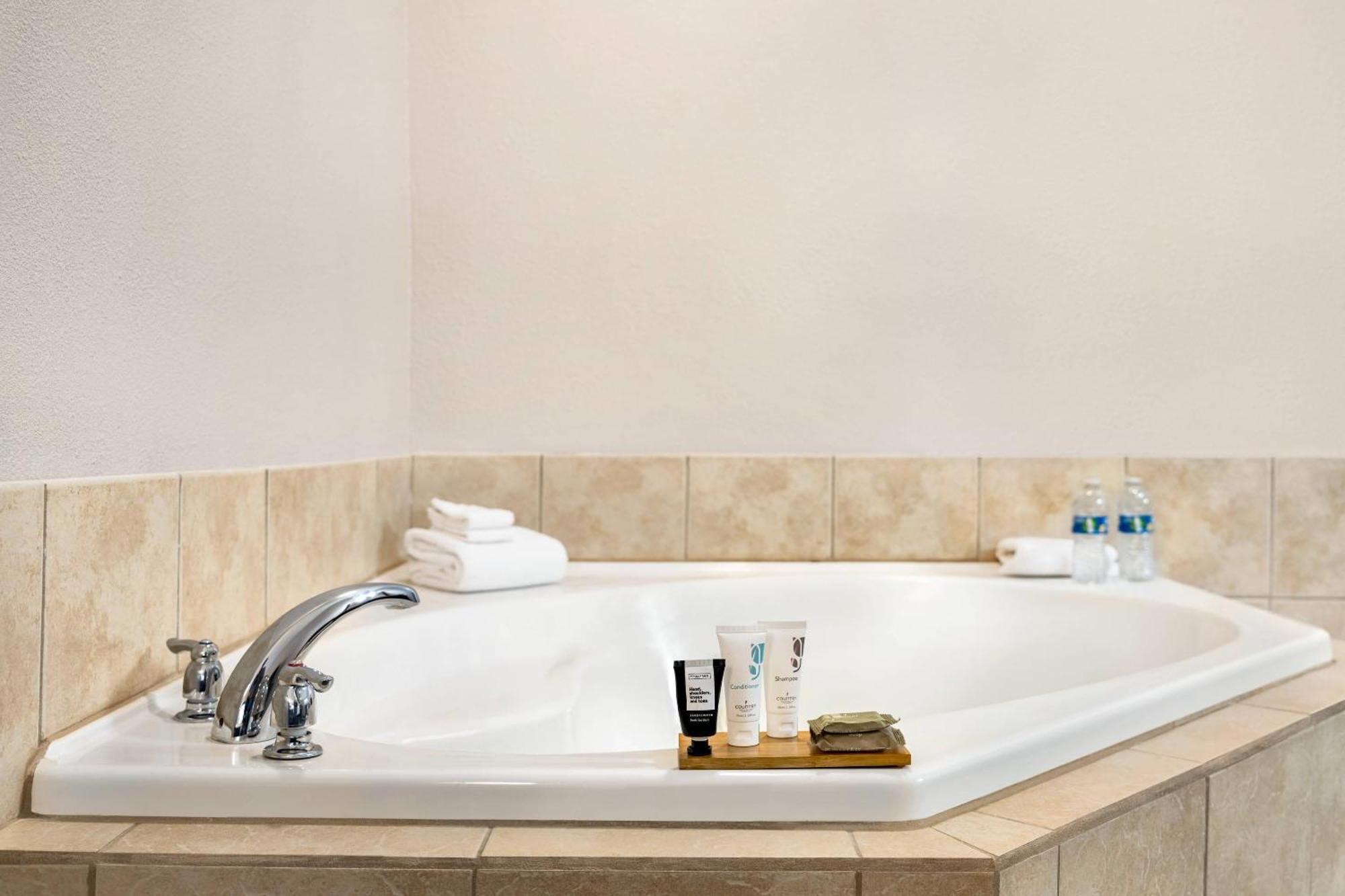 Country & By Radisson, Boise West -